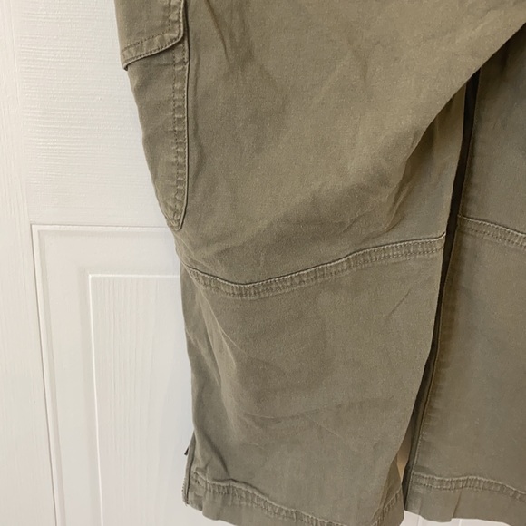 Chlorophylle olive green capris - Picture 6 of 8